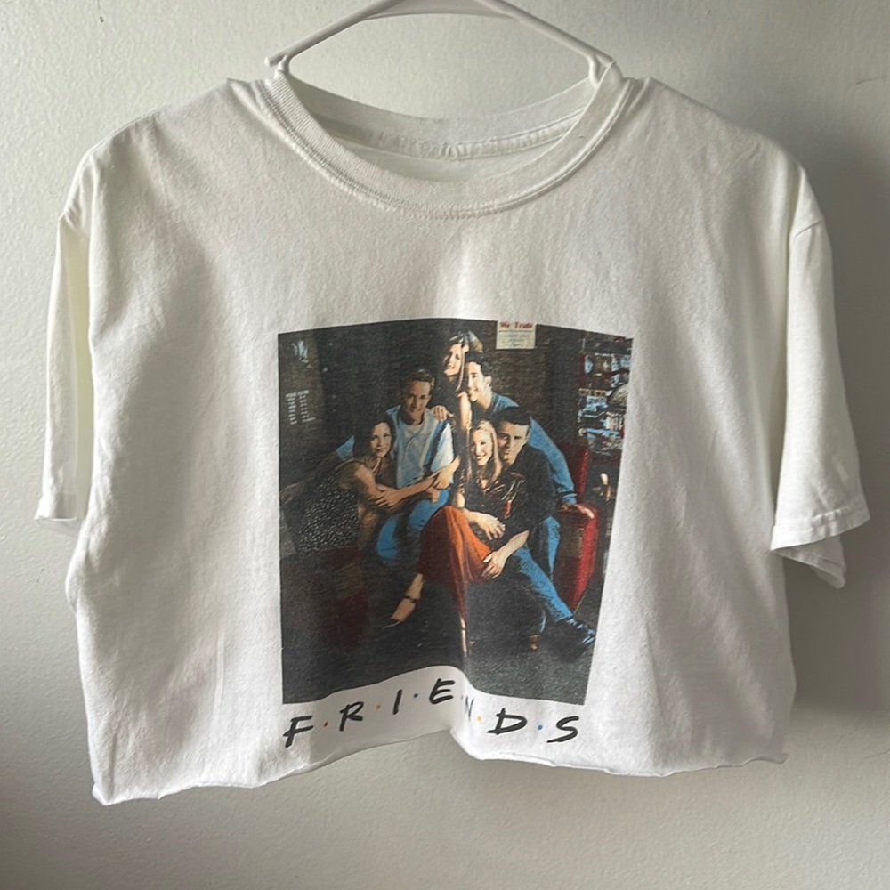 F•R•I•E•N•D•S crop top✨